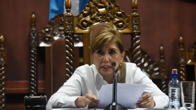 Dina Ochoa, presidenta de la Corte Constitucional guatemalteca, fue la única que votó en contra de suspender la decisión presidencial de expulsar a la Cigig.