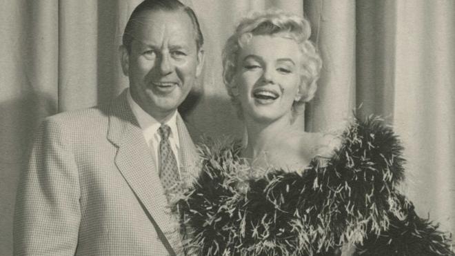 Marilyn Monroe junto a Ben Lyon