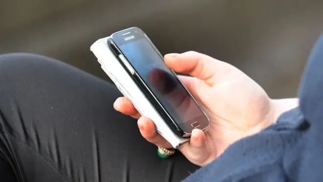 Атакам подвергались телефоны, работающие на одной и той же операционной системе, но на какой именно в МВД не сообщают