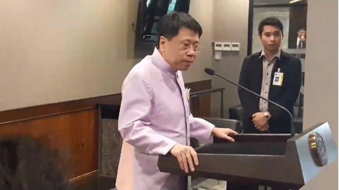 นพ.ธีระเกียรติ เจริญเศรษฐศิลป์ ลาประชุม ครม. แต่เดินทางมาเข้าพบและขอโทษนายกฯ และรองนายกฯ ที่ทำเนียบรัฐบาล