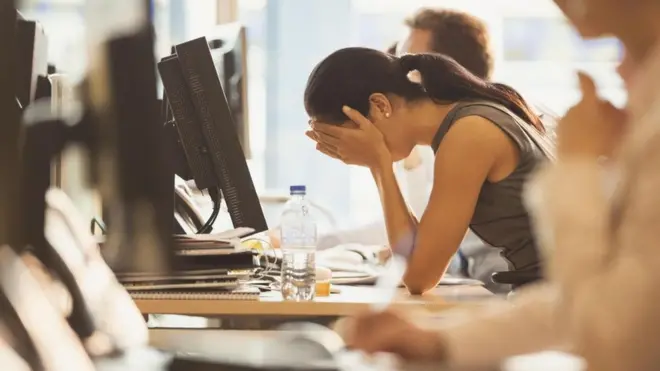 El estrés puede ponerte alerta y ayudarte a lograr tus objetivos. Pero el agotamiento sólo te dejará sin energía.