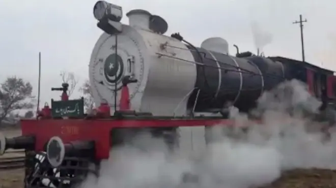 سفاری ٹرین پاکستان کے چار سے پانچ مختلف روٹس پر چلائی جائیں گی اور ان سٹیم انجنز کی بحالی کا کام اس سال کے آخر تک مکمل ہو جائے گا۔