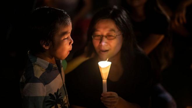 维园的烛光是香港的象征，令中国还保存最后一个可以公开集体纪念六四的地方。