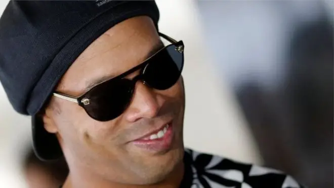 Ronaldinho yasezeye ku mupira w'amaguru mu mwaka wa 2015 nyuma yo gukinira imikino 7 ikipe y'iwabo muri Brazil ya Fluminense FC