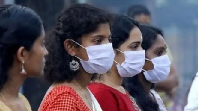 कई महिलाएं