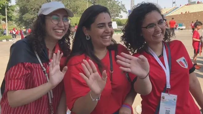 "الملعب حيكون كله ستات"