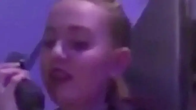 Стюардесса Virgin Australia расплакалась, обращаясь к пассажирам.