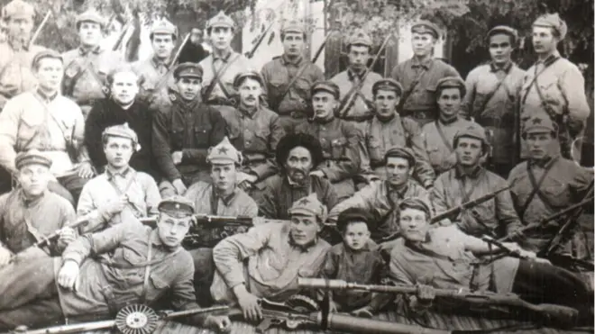 20-жылдардагы ыктыярдуу милиция отрядынын жетекчилери.