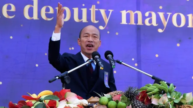 高雄市長韓國瑜25日在高雄愛河畔宣誓就職，並發表就職演說。