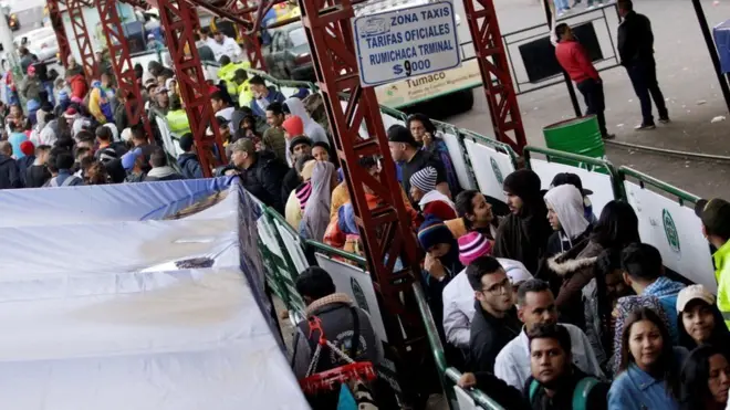 Nhiều người Venezuela mất một hành trình dài đến biên giới Ecuador, nhưng bây giờ bị kẹt lại ở đó