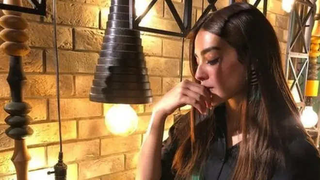 اکثر لوگوں کو یہ شکایت ہے کہ اقرا فون کا جواب دینا پسند نہیں کرتیں