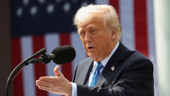 डोनाल्ड ट्रम्प 