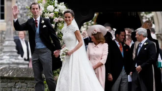 凯特的妹妹皮帕·米德尔顿（Pippa Middleton）和新郎詹姆斯·马修斯（James Matthews）