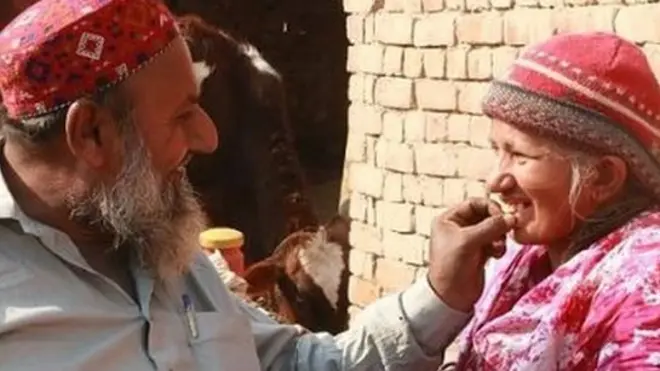 بیوی کا ذہنی توازن درست نہ ہونے کے باوجود بھی مختار احمد نے ان کا ساتھ نہیں چھوڑا