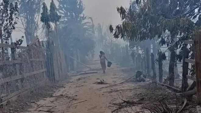 မင်းကင်းမြို့နယ် မြစ်ရိုးအောက်ဒေသ နှင်းကြီး၊ လက်ချိတ်၊ ဖက်ခက် ကျေးရွာတွေကို မေလ ၂၂ ရက်နေ့က မီးရှို့ခံရ