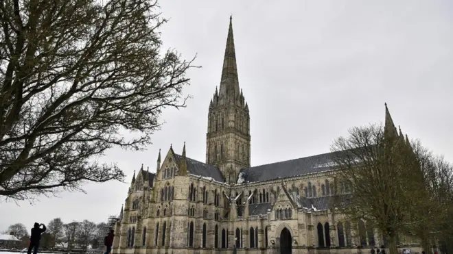 Подозреваемые в отравлении Скрипалей уверяют, что именно собор в Солсбери, а не Скрипали, был главной целью их визита