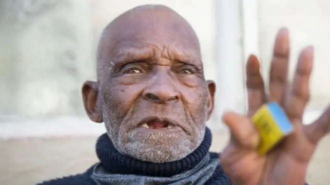 بلوم كان يدخن بانتظام حتى وقت وفاته يوم السبت