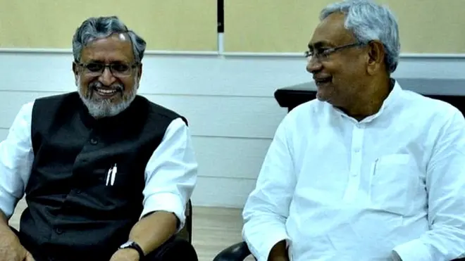 نتیش کمار کے ساتھ ہی بی جے پی کے رہنما سوشیل کمار مودی نے نائب وزیر اعلی کا حلف لیا ہے