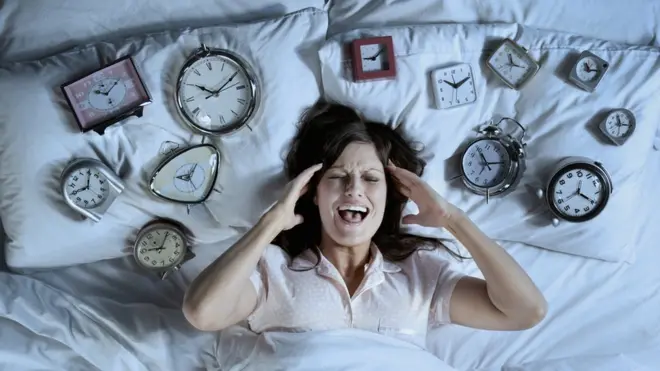 झोप येत नाहीये? मग या 5 टिप्स वाचा