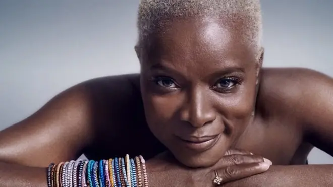 Angélique Kidjo se prononce sur les problèmes qu'ont les femmes africaines pour avoir accès au crédit