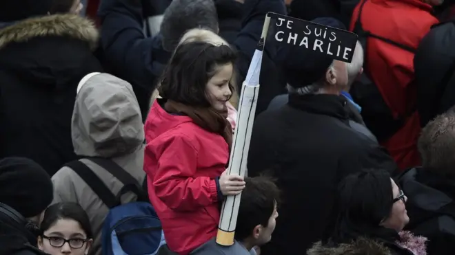 В результате теракта в редакции сатирического журнала Charlie Hebdo погибли 12 человек