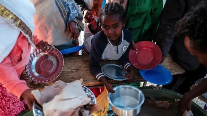 ናይ መግቢ ረዲኤት ዝቅበሉ ቆልዓ ሰበይቲ