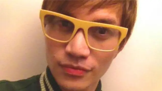 Reynhard menyebut dirinya keperempuan-perempuanan dan selalu tersedia untuk berhubungan seks.