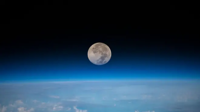 "La Luna nos va a permitir desarrollar nuevas tecnologías y hacer ciencia en la Luna sobre la Luna y hacia Marte y mas allá".