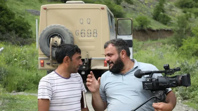 Kəlbəcərdə minaya düşərək həlak olan Azərtacın müxbiri Məhərrəm İbrahimov (solda) və AzTV-nin operatoru Sirac Abışovun (sağda) son fotoları.