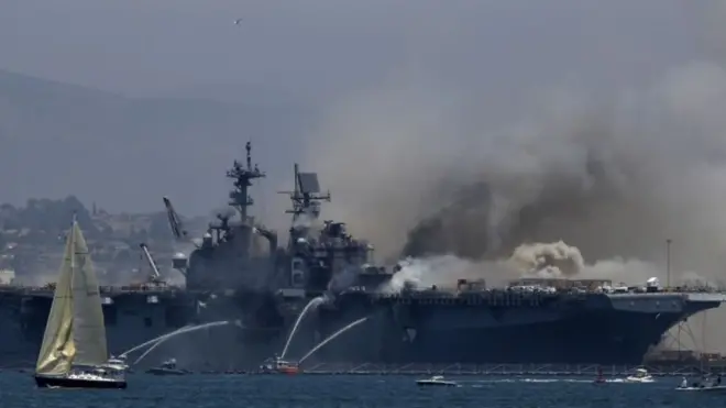 Не исключено, что пожар на "Боном Ричард" будет продолжаться несколько дней