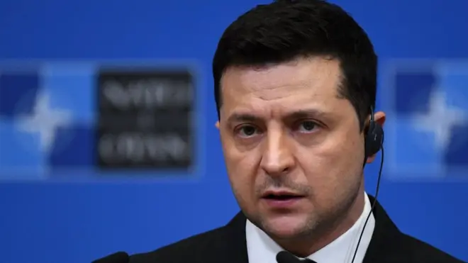 Ukrayna Prezidenti Volodimir Zelenski bildirib ki, düşmən tərəf onu özünü bir, ailəsini isə iki nömrəli hədəf elan edib.