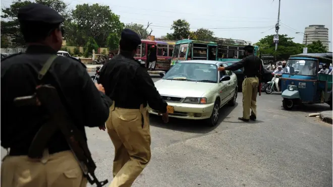 کراچی کی سڑکوں سے گذشتہ سال کم از کم 34 ہزار افراد سے موبائل چھینے گئے یا چوری ہوئے