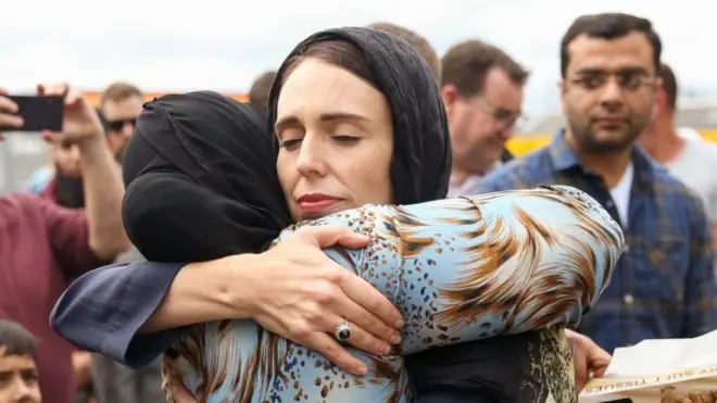 විපතට පත්වූවන් වෙත ගිය අගමැතිනිය