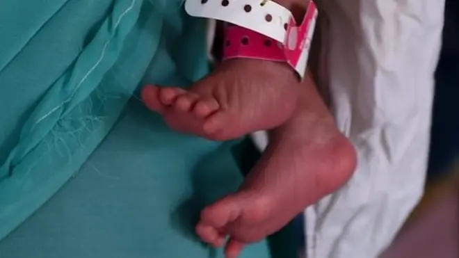 ہسپتال انتظامیہ نے غلط انجیکشن لگانے کے تاثر کو مسترد کیا اور کہا ہے کہ واقعے میں مبینہ غفلت کے سلسلے میں تحقیقات کی جارہی ہیں