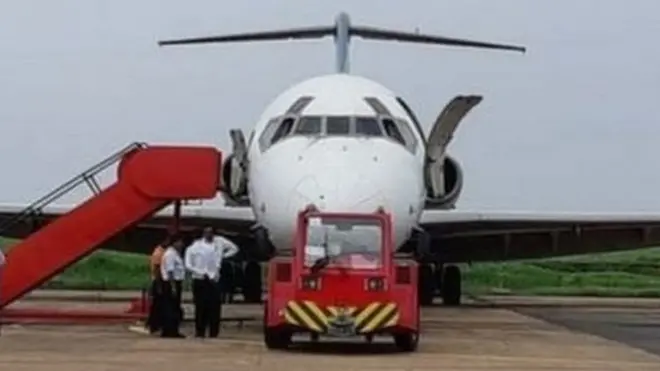 بنگلہ دیش کے دارالحکومت ڈھاکہ سے مسقط کے لیے روانہ ہونے والے اس ہوائی جہاز پر 173 لوگ سوار تھے