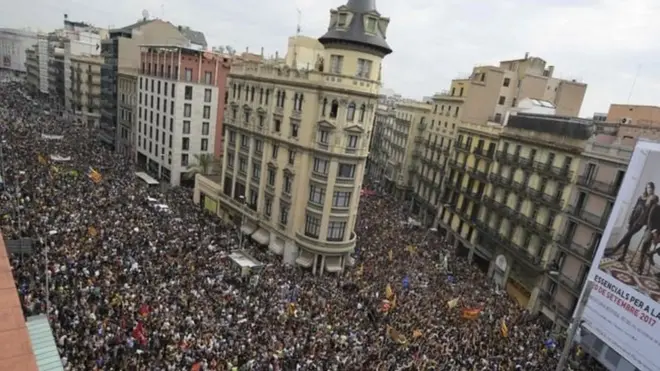 بارسلونا سمیت کاتالونیہ بھر میں ہڑتال سے نظام زندگی متاثر ہوا ہے