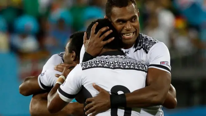 Los jugadores celebraron con emoción su histórico triunfo.