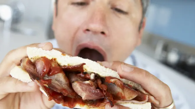 Las carnes procesadas como el tocino, las salchichas y el salami pertenecen al primer grupo de agentes carcinógenos.