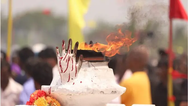 'දෙමළ ජනතාවගේ ප්‍රශ්නය විසඳලා දෙන්න ඕනා'