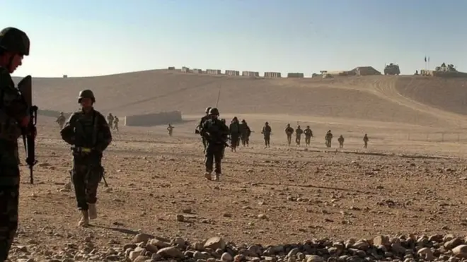 2010'da Uruzgan'da devriye gezen Avustralyalı askerler.
