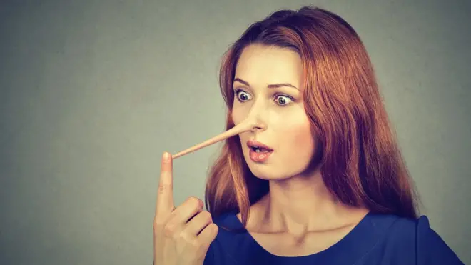 Una mujer a la que le creció la nariz como a Pinocho