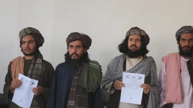 په دې رووستۍ ډله کې یو شمېر زندانیان د کندهار له سرپوزې زندانه خوشي شوي دي