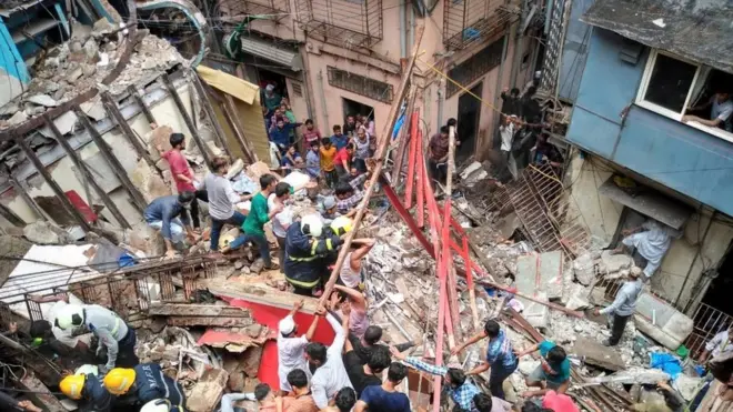मुंबई में इमारत गिरी, mumbai building collapse