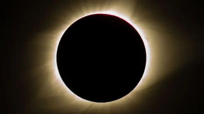 Un eclipse total es la ocasión perfecta para observar la corona solar.