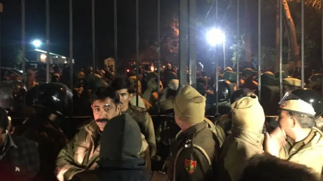 దిల్లీ పోలీసులు