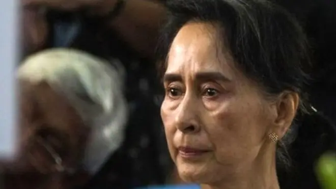 نوبل انعام یافتہ آنگ سان سوچی کو روہنگیا بحران پر خاموشی اختیار کرنے کے لیے تنقید کا نشانہ بنایا گيا ہے