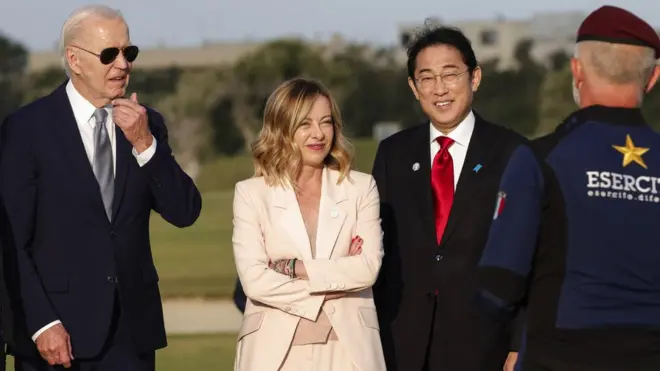 АҚШ Президенти Жо Байден, Италия Бош вазири Жиоржия Мелони ва Япония Бош вазири Фумио Кишида Италиядаги саммитда. Япония - Ғарбнинг Россияга қарши санкцияларини Осиёда қўллаб-қувватлаб келаётган давлатлардан бири.