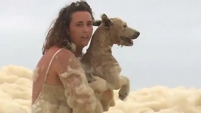 Mwanamke amuokoa mbwa wake