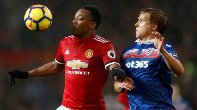 Manchester United,ibet casa de apostasAnthony Martial (de vermelho) é o time com maior receita no mundo