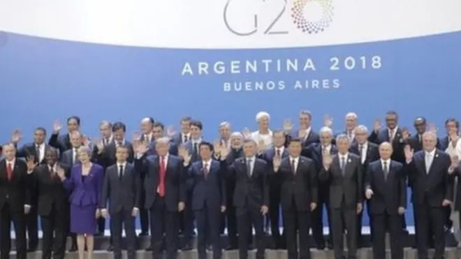قادة الدول العشرين في الصورة الرسمية للقمة